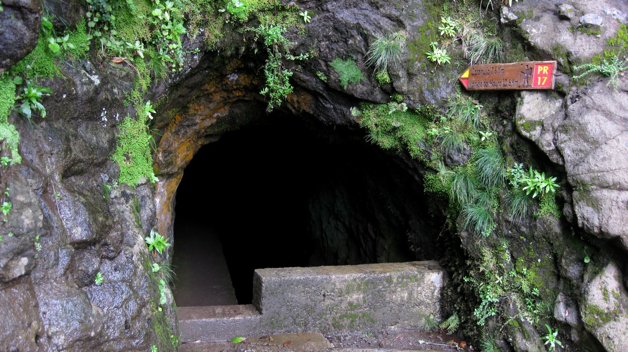 2013 Madeira (103) levada tunnel